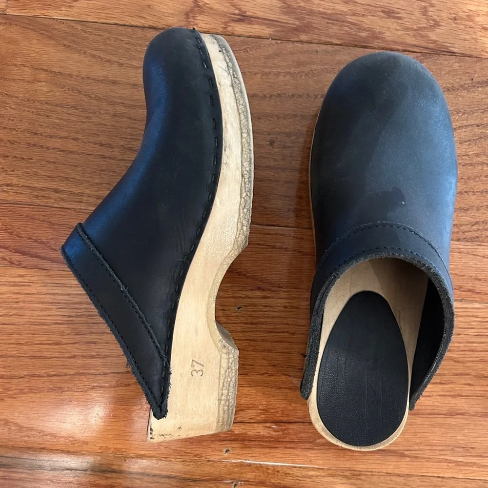 Sven Black Leather Clogs - Picture 2 of 3
